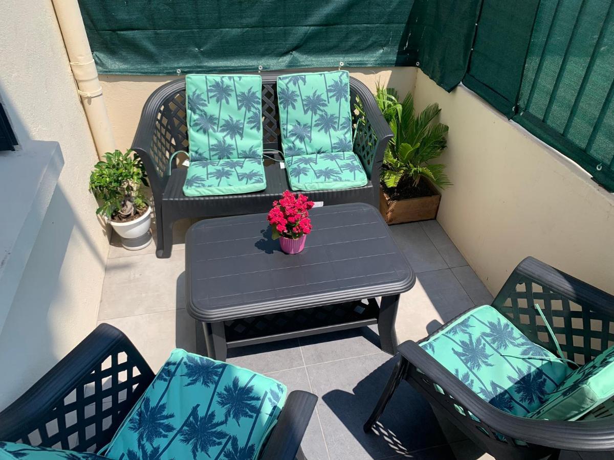 Grand Studio Tres Agreable Avec Bar, Cuisine Et Terrasse Cagnes-sur-Mer Luaran gambar