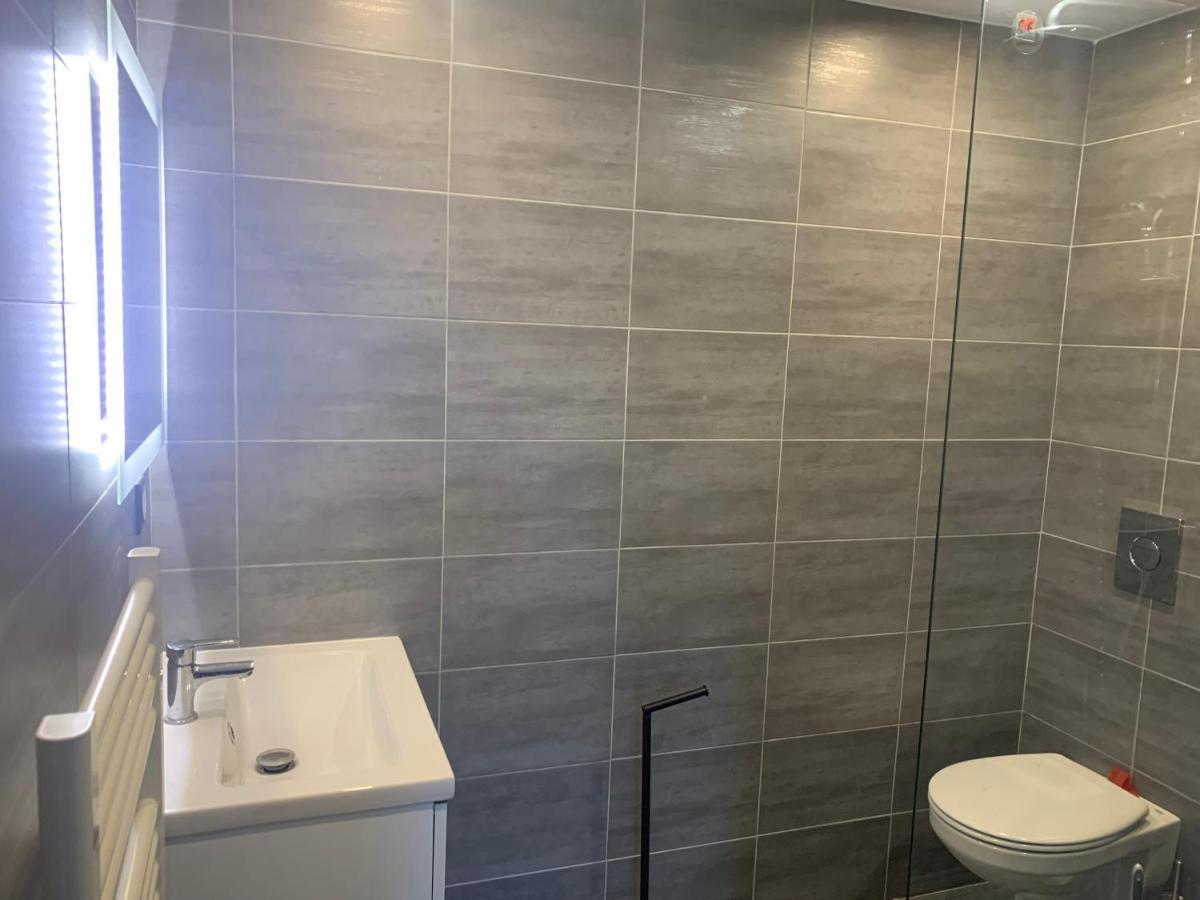 Grand Studio Tres Agreable Avec Bar, Cuisine Et Terrasse Cagnes-sur-Mer Luaran gambar