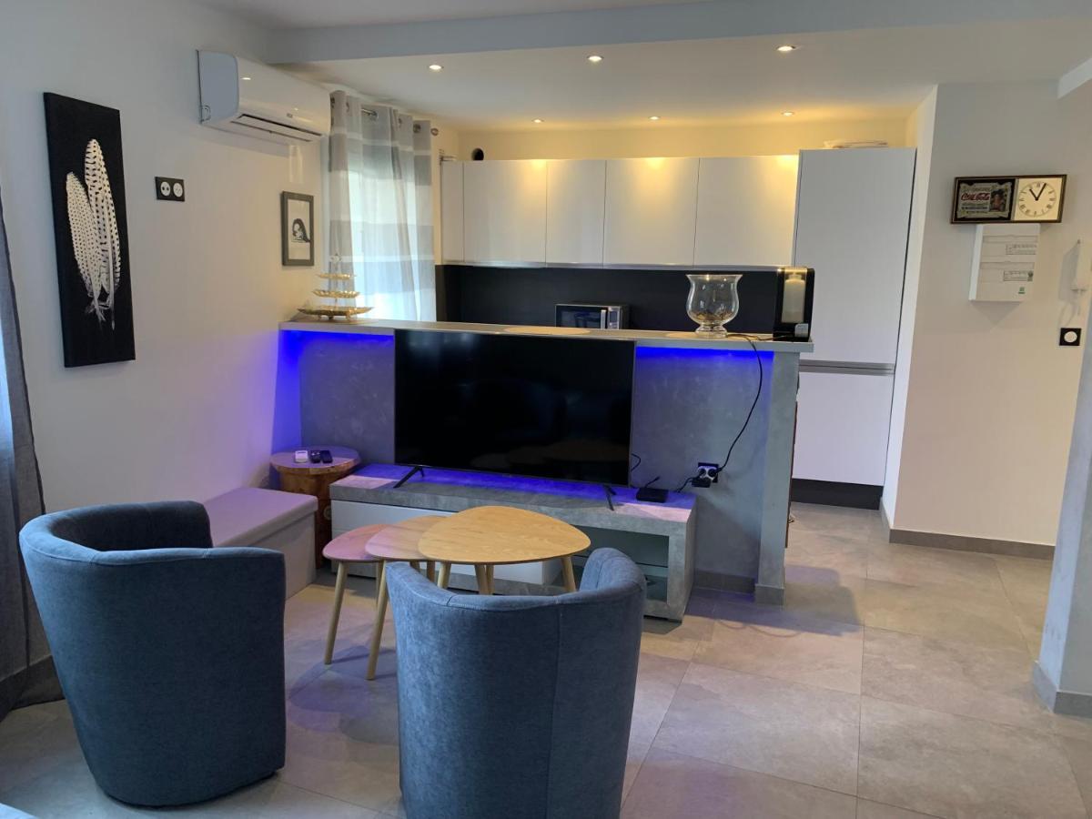 Grand Studio Tres Agreable Avec Bar, Cuisine Et Terrasse Cagnes-sur-Mer Luaran gambar