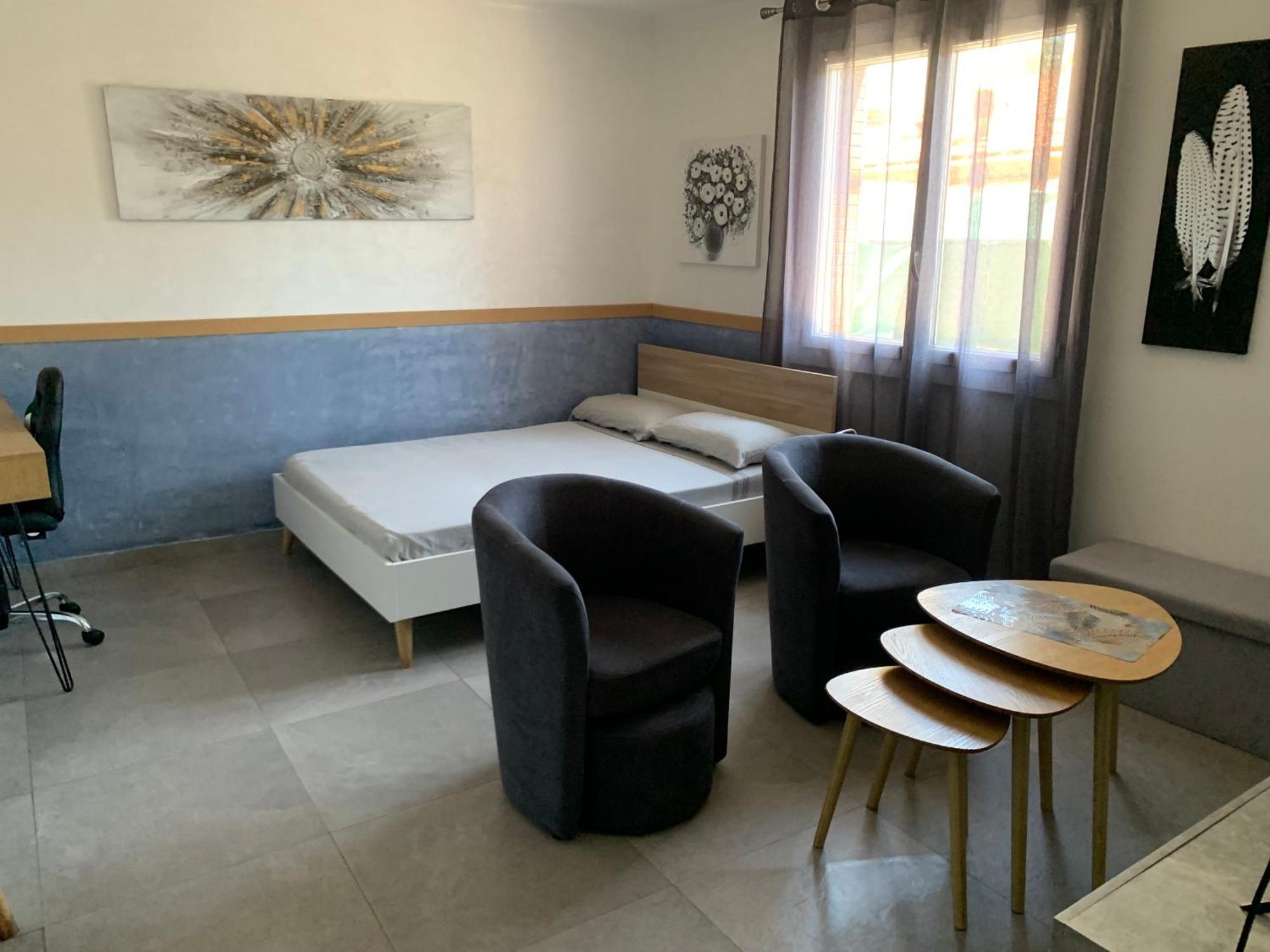 Grand Studio Tres Agreable Avec Bar, Cuisine Et Terrasse Cagnes-sur-Mer Luaran gambar