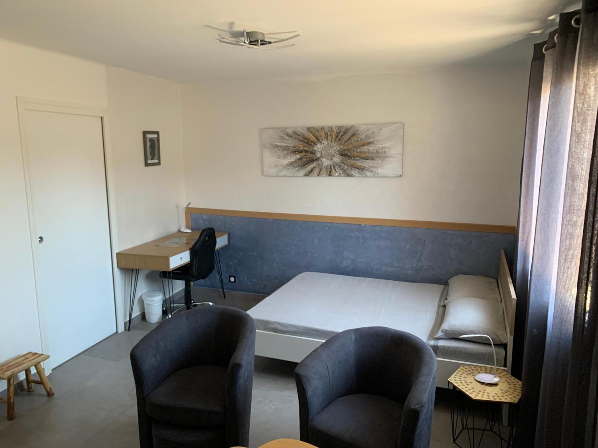 Grand Studio Tres Agreable Avec Bar, Cuisine Et Terrasse Cagnes-sur-Mer Luaran gambar